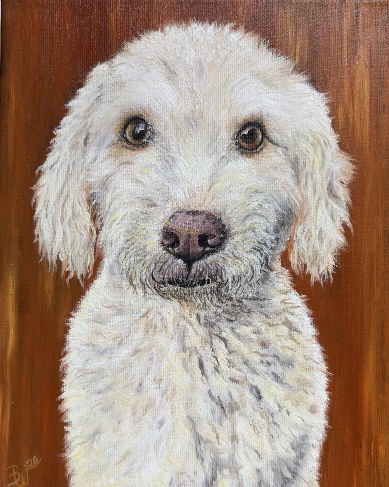 Ölporträt eines braunen Goldendoodles vor warmem Holzhintergrund